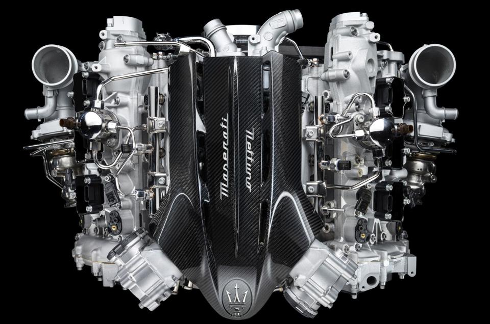 搭載 V6 3.0L 雙渦輪增壓的 Nettuno 海王星引擎，這顆驅動著車輛無畏前行的強勁心臟可爆發出 550cv 的驚人馬力，完美展現源自賽道的超凡性能。