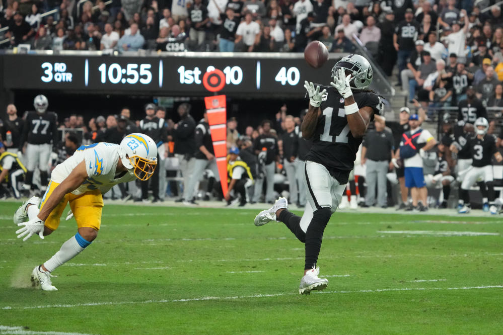 Photos: Chargers beat Raiders 30-10 - Los Angeles Times