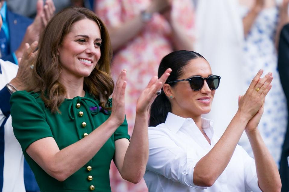 Kate, que todavía no era princesa de Gales, con Meghan, duquesa de Sussex, en una final femenina entre Simona Halep y Serena Williams en Wimbledon 2019