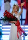 <p>In 2011, Teresa Scanlan chose the perfect white long-sleeve gown to compliment her winner's roses. </p>