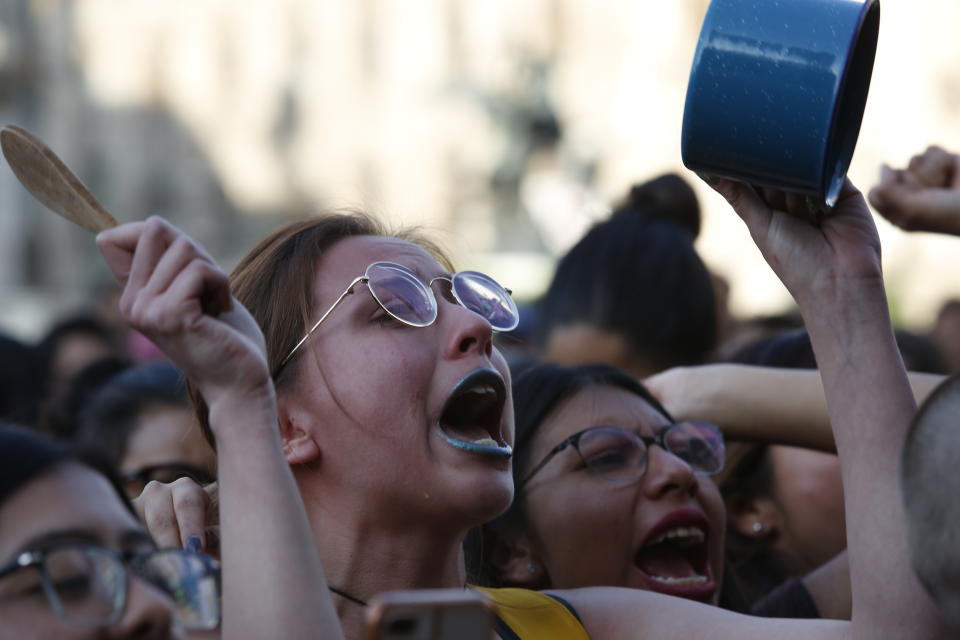 Mujeres protestan por el asesinato de dos mujeres en Ciudad de México, el sábado 25 de enero de 2020. (AP Foto/Ginnette Riquelme)