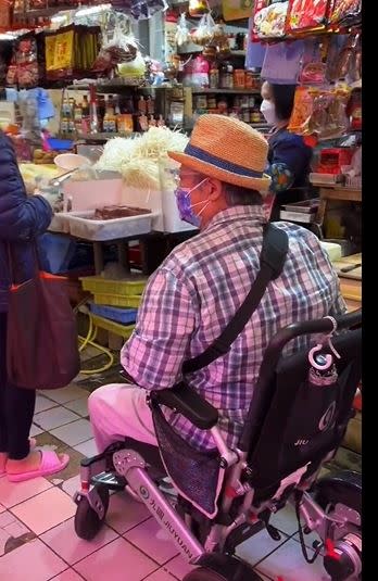 2月28日香港一名網友幸運地在市場捕獲「野生洪金寶」。（圖／翻攝自小紅書）