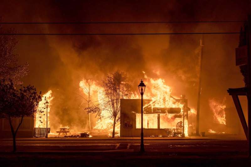 美國奧勒岡州大火蔓延，超過50萬人被迫逃命。（AP）