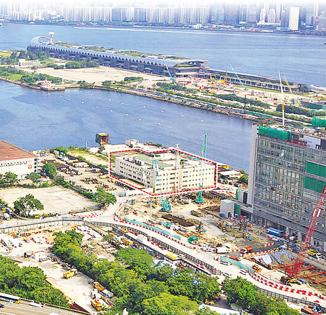 九龍灣政府中央試驗所大樓（紅框示）計劃搬出，騰出土地發展住宅，其中一個重置選址亦有機會遷入市區岩洞內。（資料圖片）