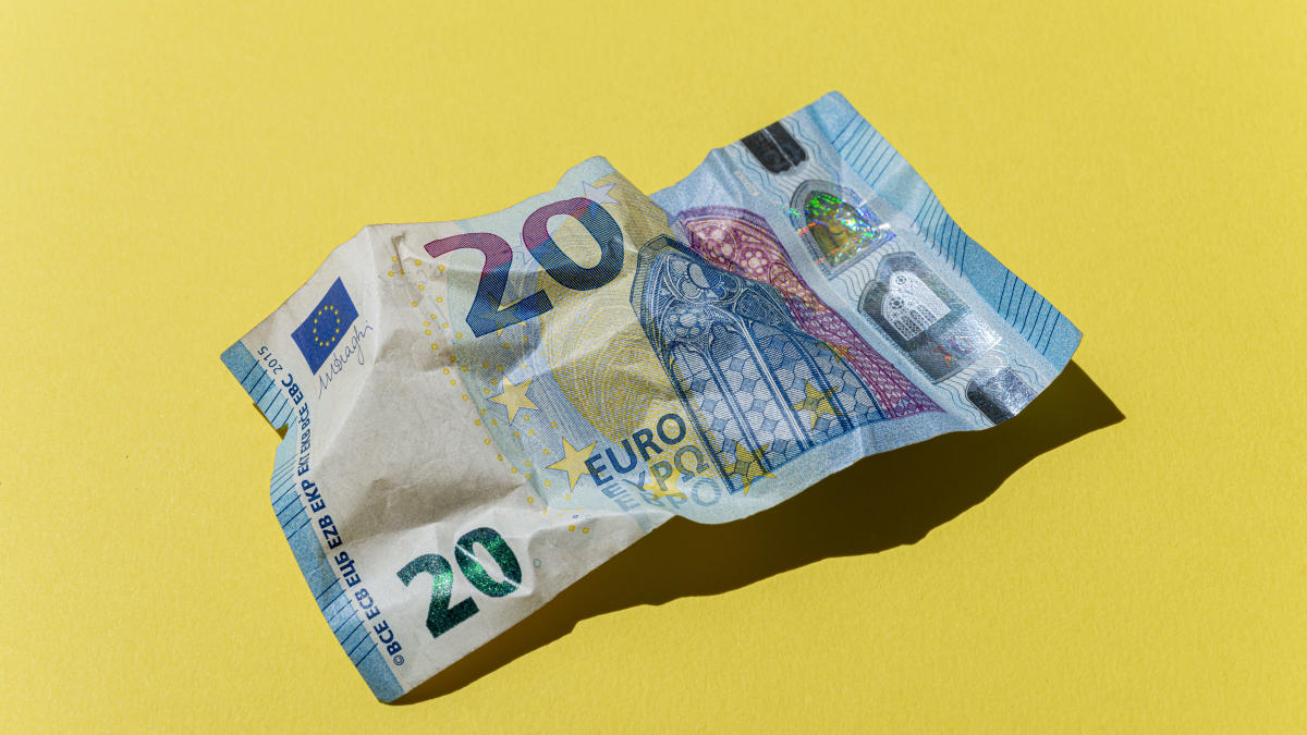 En plus du billet de 2 euros, les citoyens et les entreprises sont  également confrontés à de faux billets de 1 et 20 euros 