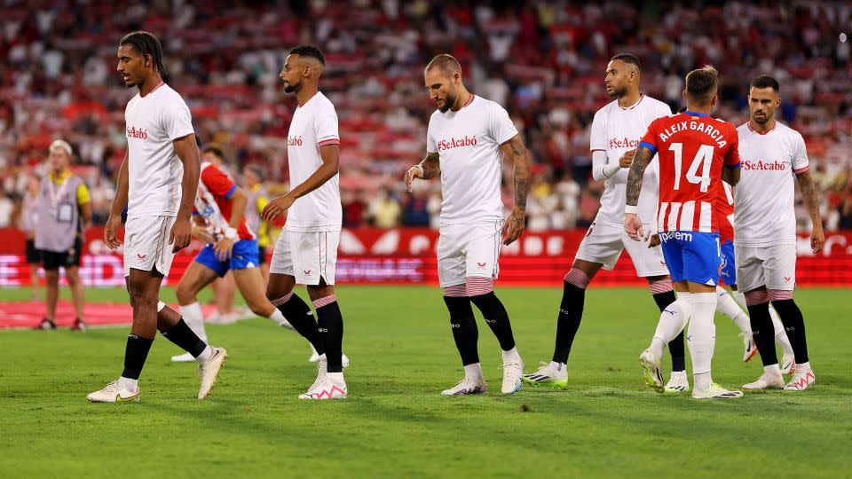 Players of Sevilla wear t-shirts in support for Jennifer Hermoso. - Fran Santiago/Getty Images