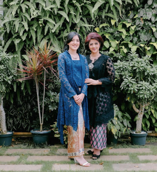 Farida's daughter Gina Sonia (right) and granddaughter Ify Alyssa (left).