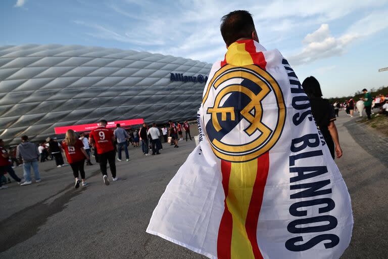 Los hinchas de Real Madrid arribando al Allianz Arena de Munich
