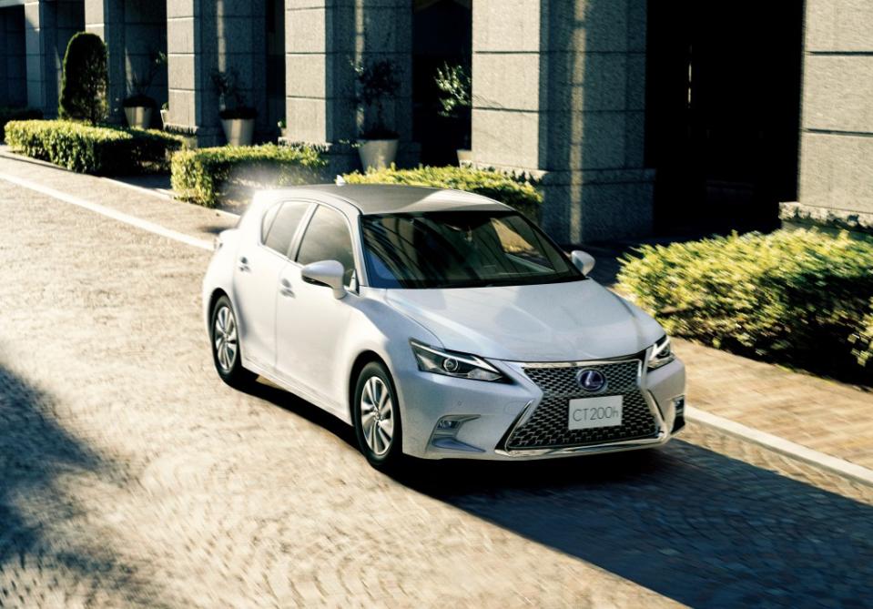 lexus-ct200h-cherished-touring