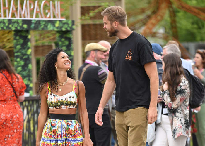 Calvin Harris y Vick Hope paseando por Ibiza