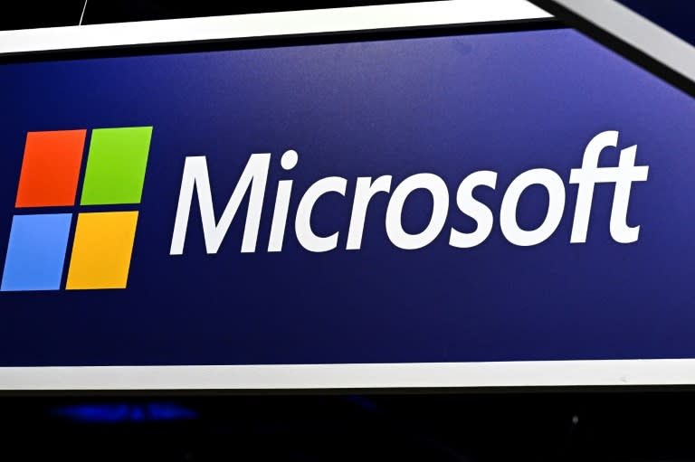 Logo du groupe américain Microsoft photographié à Paris le 22 mai 2024, lors du salon VivaTech, plus grand événement européen sur les nouvelles technologies (JULIEN DE ROSA)