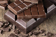 Chocoholics aufgepasst! Hier kommt das beste Argument für die kakaohaltigen Glücklichmacher: Schokolade kann bei Husten helfen. Denn das darin enthaltene Theobromin soll um mehr als ein Drittel wirksamer sein als das Hustenmittel Codein. (Bild-Copyright: Svetl/Getty Images)