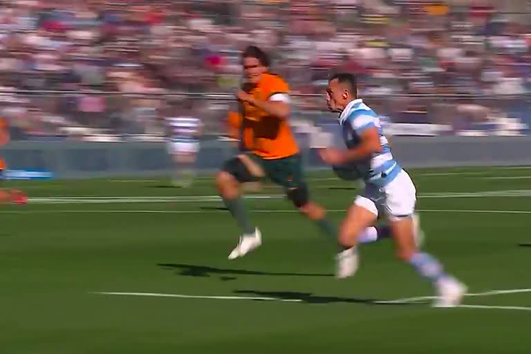 Juan Imhoff ya arrancó la carrera que terminará en el primer try de los Pumas ante Australia en San Juan