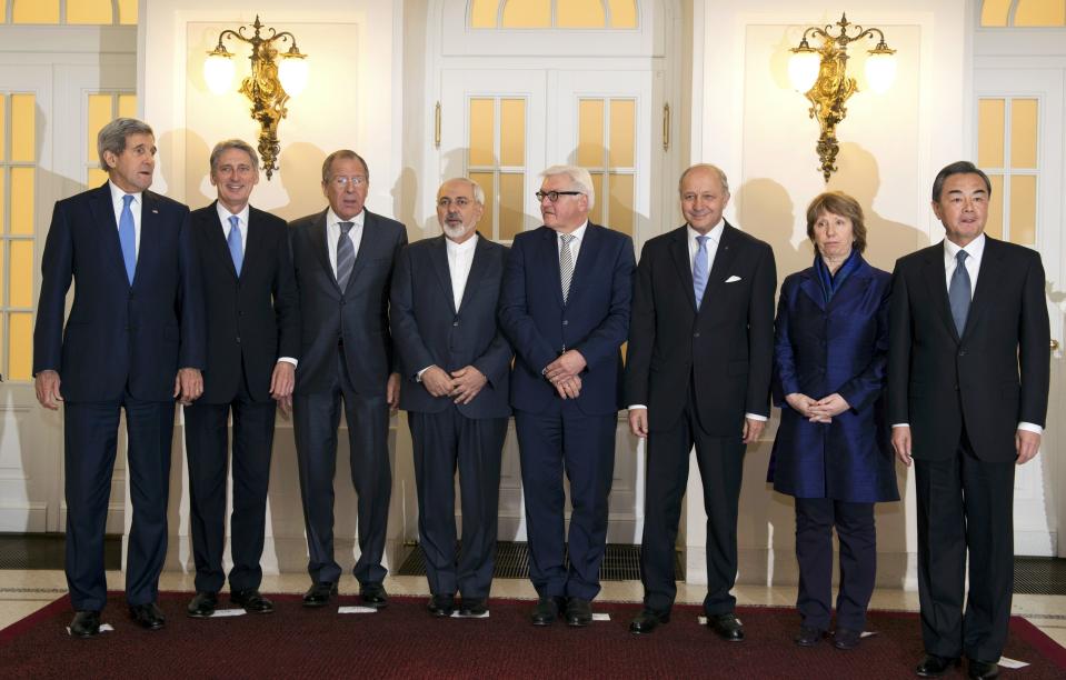 U.S. Secretary of State John Kerry, Britain's Foreign Secretary Philip Hammond, Russian Foreign Minister Sergei Lavrov, Iranian Foreign Minister Javad Zarif, German Foreign Minister Frank-Walter Steinmeier, French Foreign Minister Laurent Fabius, EU High Representative Catherine Ashton, Chinese Foreign Minister Wang Yi (L-R) pose for a family picture during their meeting in Vienna November 24, 2014. Iran, the United States and other world powers are all but certain to miss Monday's deadline for negotiations to resolve a 12-year stand-off over Tehran's atomic ambitions, forcing them to seek an extension, sources say. The talks in Vienna could lead to a transformation of the Middle East, open the door to ending economic sanctions on Iran and start to bring a nation of 76 million people in from the cold after decades of hostility with the West. REUTERS/Joe Klamar/Pool (AUSTRIA - Tags: POLITICS ENERGY)