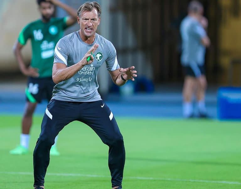 Hervé Renard, DT de Arabia Saudita, organizó una clínica de preparación para sus dirigidos en España