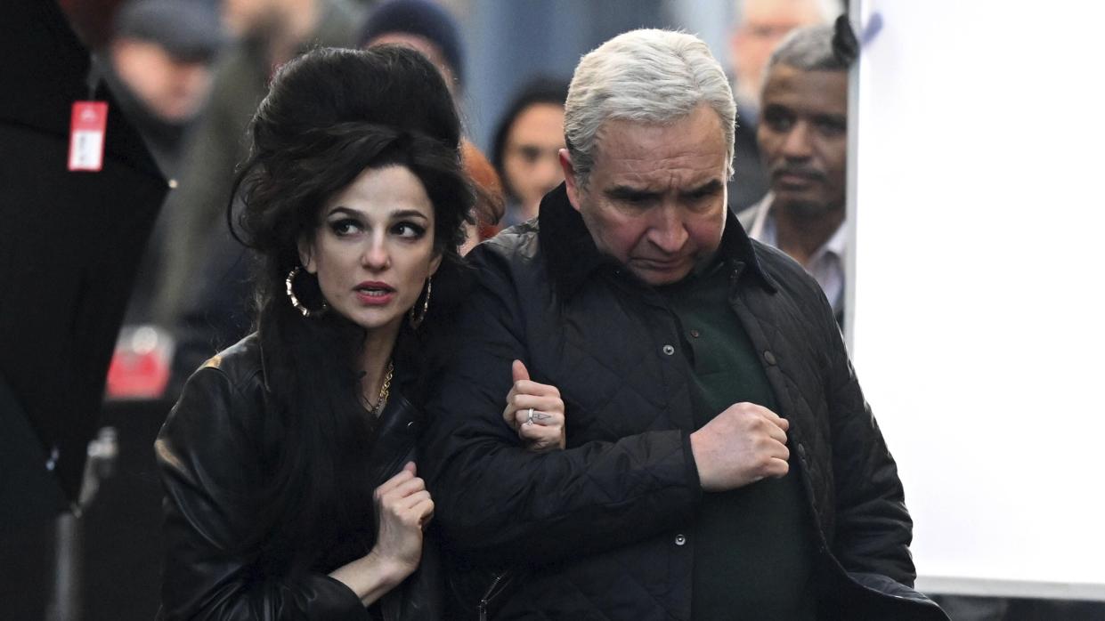 Marisa Abela and Eddie Marsan filming the Amy Winehouse biopic. (STAR MAX)