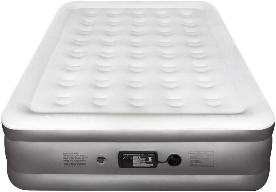 Etekcity Air Mattress with Built-in Pump. Image via Amazon.