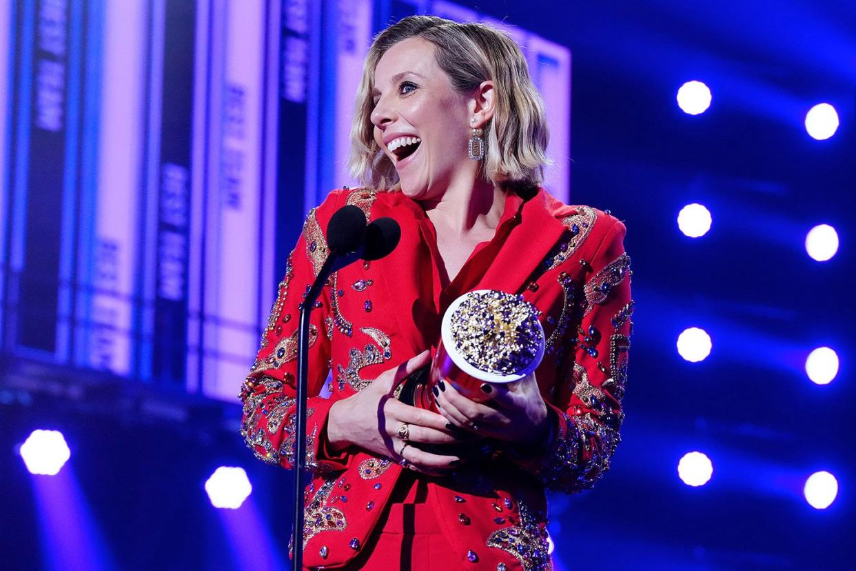 SANTA MONICA, CALIFORNIA - JUNE 05: Sophia Di Martino accepts the Best Fight award for ‘Loki’ onstage during the 2022 MTV Movie &amp; TV Awards at Barker Hangar on June 05, 2022 in Santa Monica, California. (Photo by Jeff Kravitz/Getty Images for MTV)