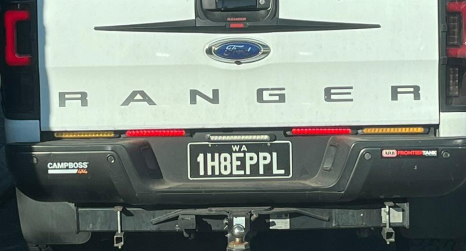 In this image a number plate that reads 1H8EPPL. 
