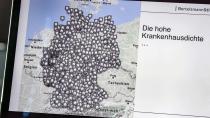 Führende Gesundheitsexperten haben im Auftrag der Bertelsmann-Stiftung festgestellt: Von 1.400 Klinken in Deutschland müssten etwa 800 schließen, um die Versorgung der Patienten deutlich zu verbessern. Die ARD-Doku "Krankenhäuser schließen - Leben retten?" erklärte das scheinbare Paradox. Hier noch einmal Fakten und Argumente.