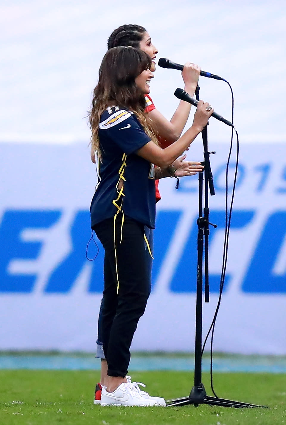 Las cantantes Hanna Nicole Pérez Mosa y Ashley Grace Pérez Mosa | Foto: Manuel Velasquez/Getty Images