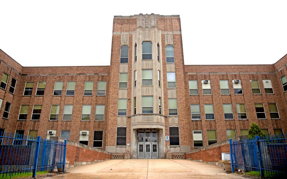 Casimir Pulaski High School, home of the red raiders, has a population of 923 students and is located at 2500 W Oklahoma Ave in Milwaukee, Wis.