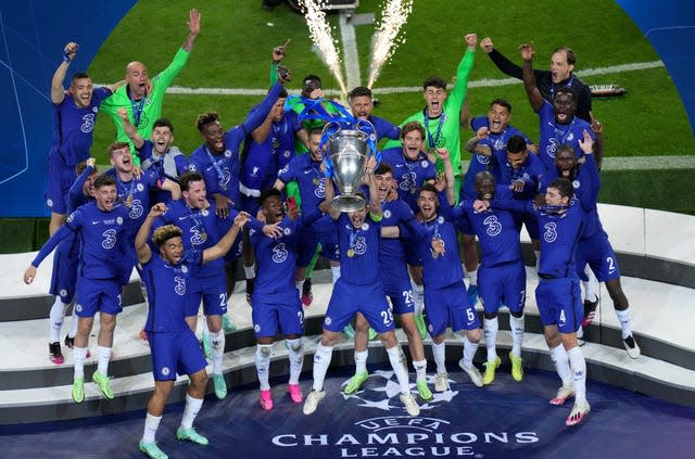 Cesar Azpilicueta lifts the trophy