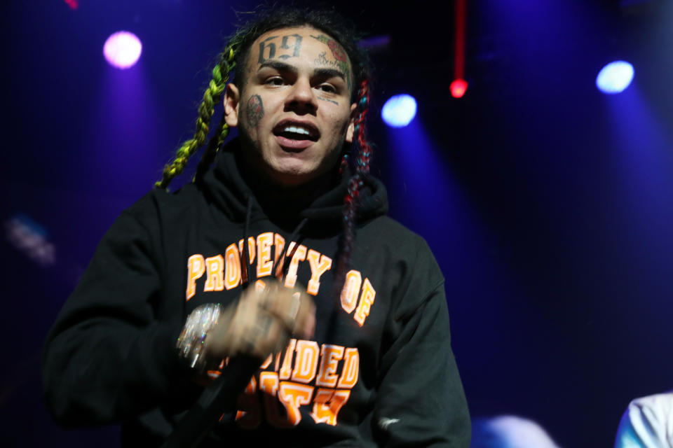 Tekashi69 performs on October 28, 2018 in Newark, New Jersey.