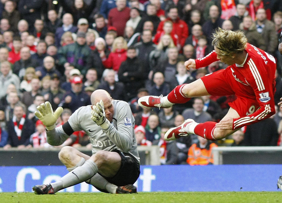 Liverpool's Fernando Torres (R) is fouled by Aston Villa's Brad Friedel (L) to win a penalty during their English Premier League soccer match in Liverpool, March 22, 2009. REUTERS/Phil Noble (BRITAIN SPORT SOCCER IMAGE OF THE DAY TOP PICTURE) FOR EDITORIAL USE ONLY. NOT FOR SALE FOR MARKETING OR ADVERTISING CAMPAIGNS. NO USE WITH UNAUTHORIZED AUDIO, VIDEO, DATA, FIXTURE LISTS, CLUB/LEAGUE LOGOS OR "LIVE" SERVICES. ONLINE IN-MATCH USE LIMITED TO 45 IMAGES, NO VIDEO EMULATION. NO USE IN BETTING, GAMES OR SINGLE CLUB/LEAGUE/PLAYER PUBLICATIONS