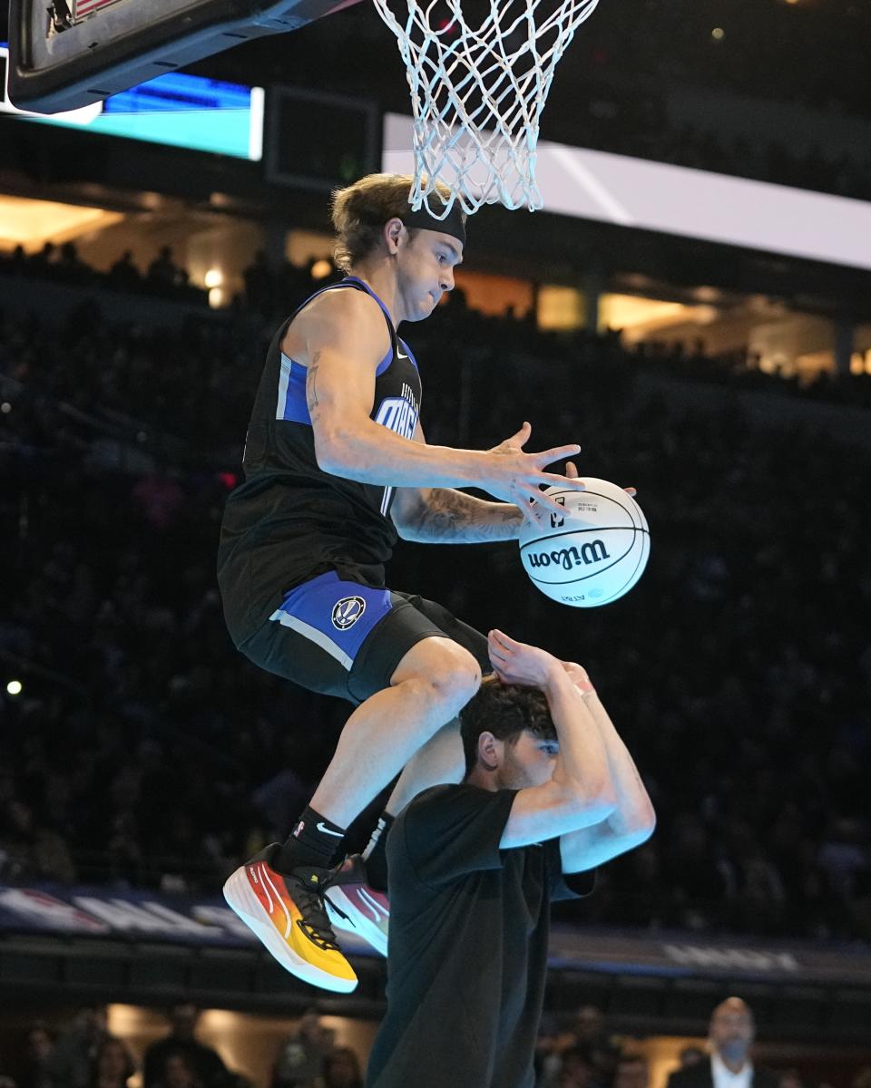 Mac McClung earns perfect score to take 2nd straight NBA Slam Dunk ...