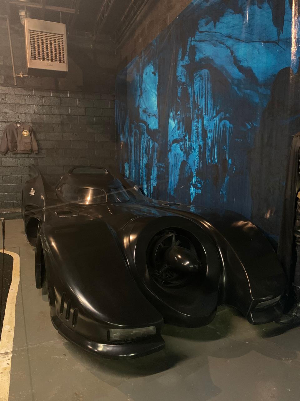 <img src="batmobile.jpg" alt="replica of the 1989 Batmobile">