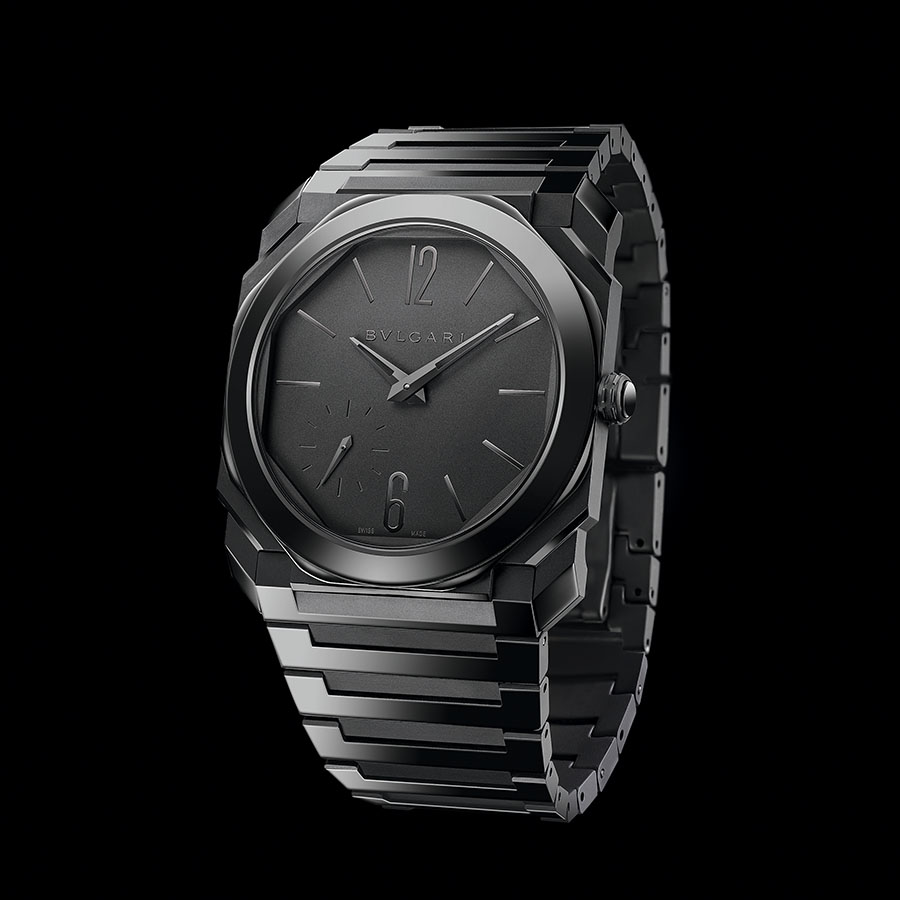 錶徑40mm、黑色陶瓷錶殼、時間指示、BVL138自動上鏈機芯、防水30米、建議售價約NTD 498,200