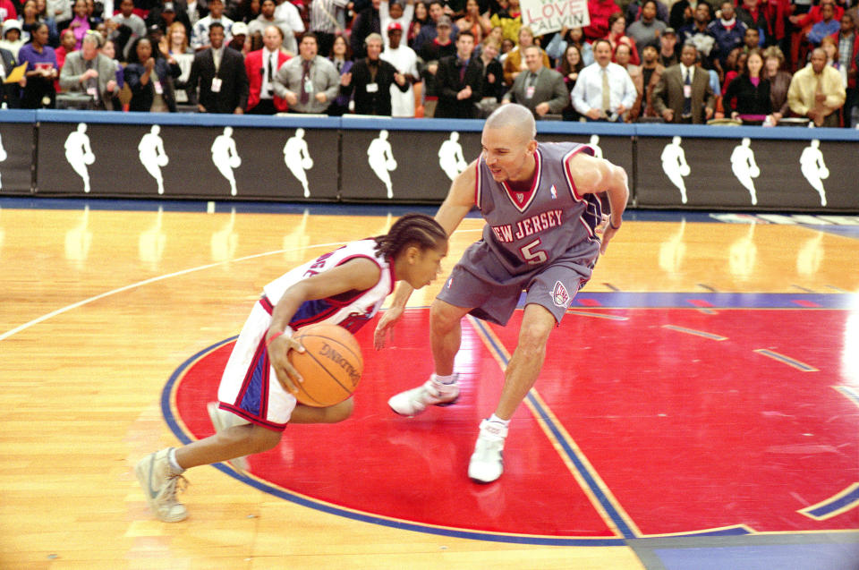 Bow Wow dribbling toward Jason Kidd