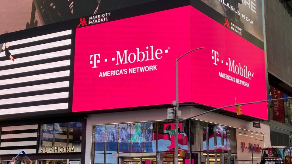 Eine Filiale des Mobilfunkproviders T-Mobile am belebten Times Square in New York.