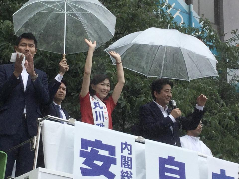 安倍是史上在位期間最長的首相，選舉也都大勝，死後爆出有動員統一教組織力量問題，圖為2019年7月參議員選舉。 圖：劉黎兒攝