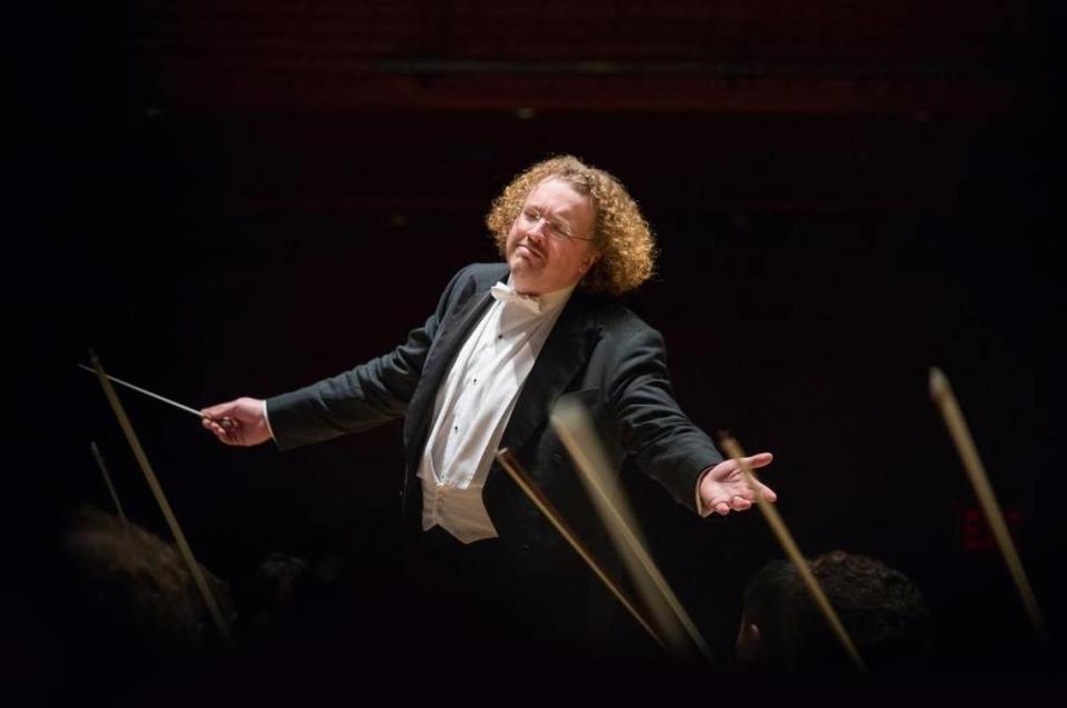 Conductor Stéphane Deneve