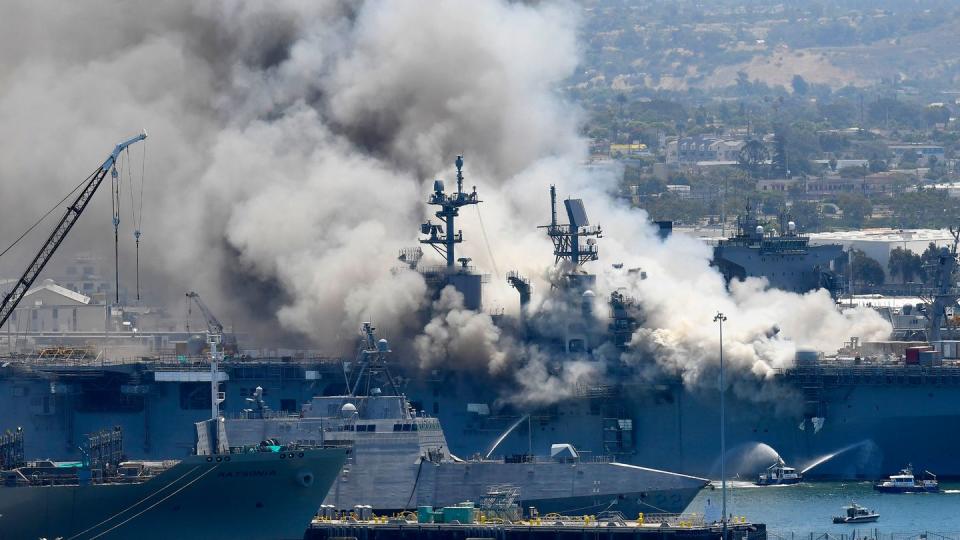 Im Juli 2020 brach Feuer im Innern des Schiffes «Bonhomme Richard» aus.