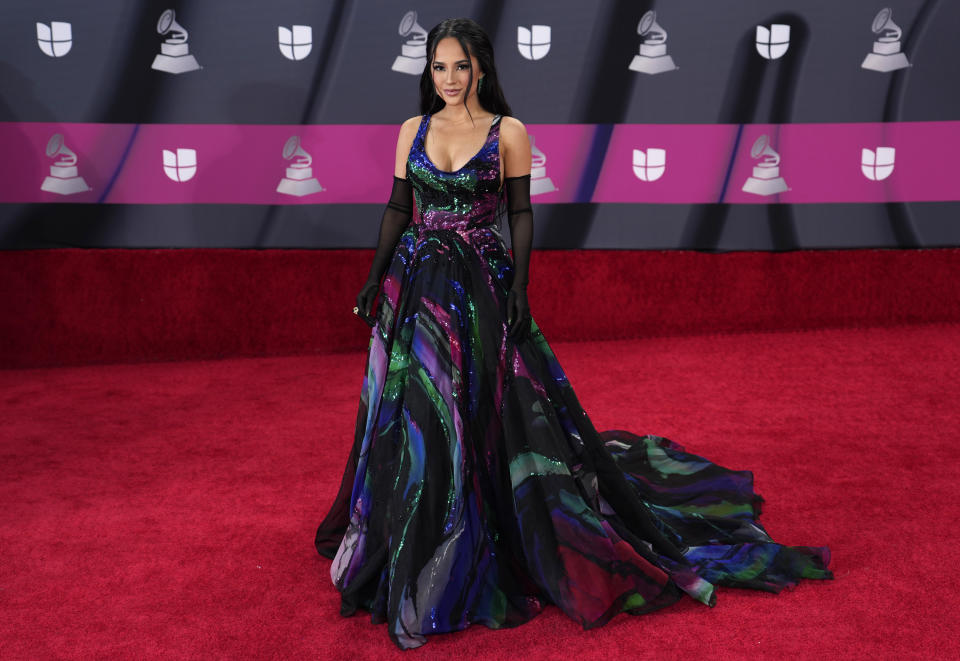 Becky G llega la 23a entrega anual del Latin Grammy en la Mandalay Bay Michelob Ultra Arena el jueves 17 de noviembre de 2022. (Foto AP/John Locher)