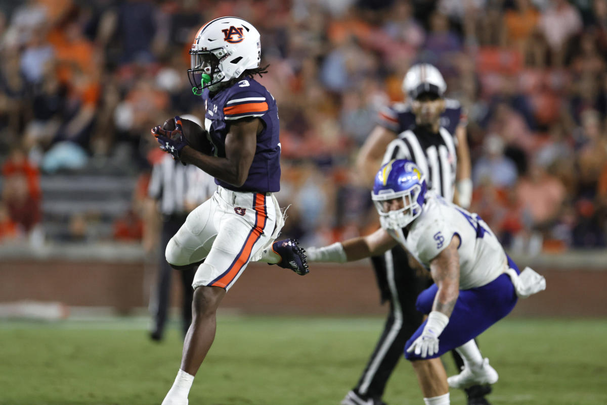 Former Auburn wide receiver flips from Cincinnati to join Deion