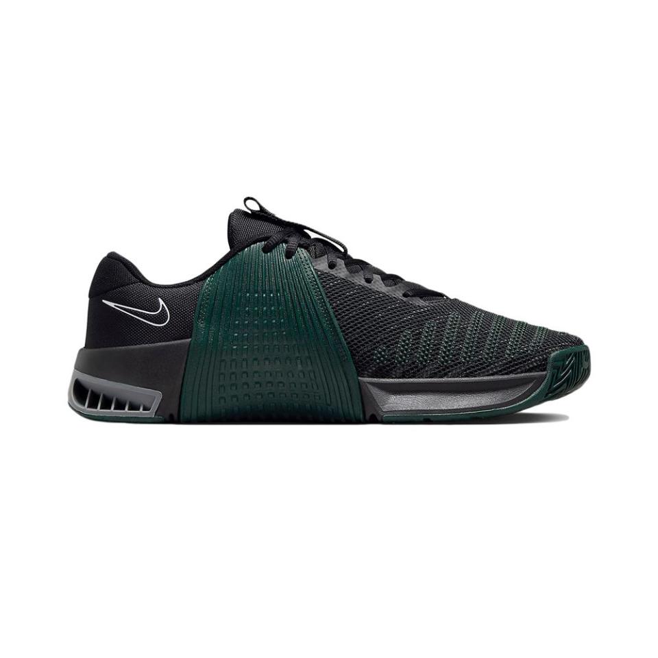 <p><a href="https://go.redirectingat.com?id=74968X1596630&url=https%3A%2F%2Fwww.nike.com%2Ft%2Fmetcon-9-team-mens-workout-shoes-Tc42zx%2FFD5431-015&sref=https%3A%2F%2Fwww.elle.com%2Ffashion%2Fshopping%2Fg39575934%2Fbest-workout-shoes-for-women%2F" rel="nofollow noopener" target="_blank" data-ylk="slk:Shop Now;elm:context_link;itc:0;sec:content-canvas" class="link ">Shop Now</a></p><p>Nike Metcon 8 Women's Training Shoes</p><p>nike.com</p><p>$150.00</p>