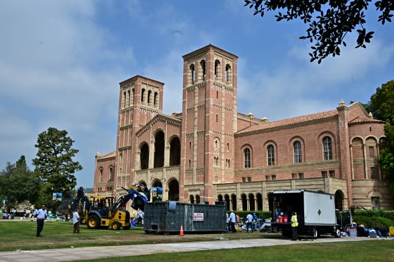Nettoyage du campement d'étudiants propalestiniens sur le campus de l'Université de Californie (UCLA), le 2 mai 2024 à Los Angeles (Frederic J. Brown)