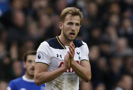 Britain Soccer Football - Tottenham Hotspur v Everton - Premier League - White Hart Lane - 5/3/17 Tottenham's Harry Kane applauds fans as he is substituted Action Images via Reuters / Paul Childs Livepic