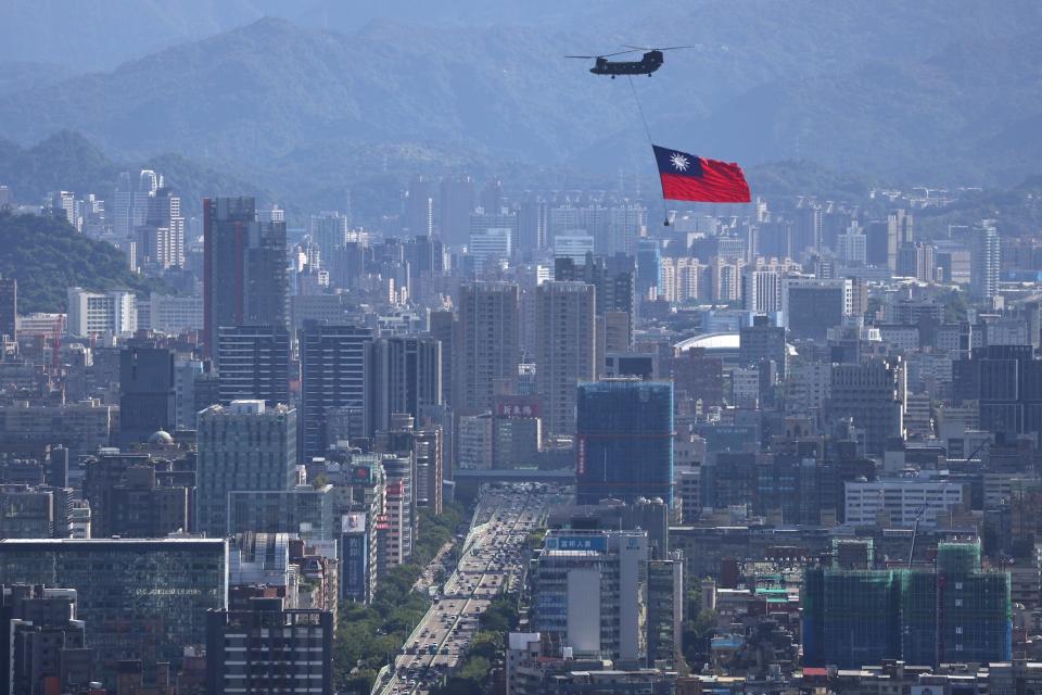 Chinook helicopter carries Taiwan flag over Taipei