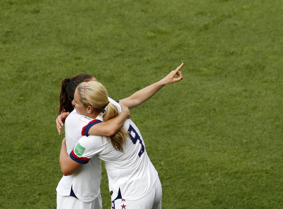 United States players celebrate at the end of the Women's World Cup round of 16 soccer match between Spain and United States at Stade Auguste-Delaune in Reims, France, Monday, June 24, 2019. (AP Photo/Thibault Camus)