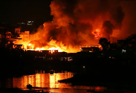 Houses on fire are seen at Educando neighbourhood, a branch of the Rio Negro, a tributary to the Amazon river, in the city of Manaus, Brazil December 17, 2018. REUTERS/Bruno Kelly