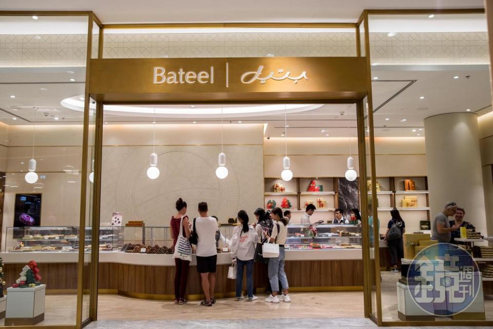 「Bateel」號稱是LV級的椰棗店，從食材、包裝到價錢都很頂級。