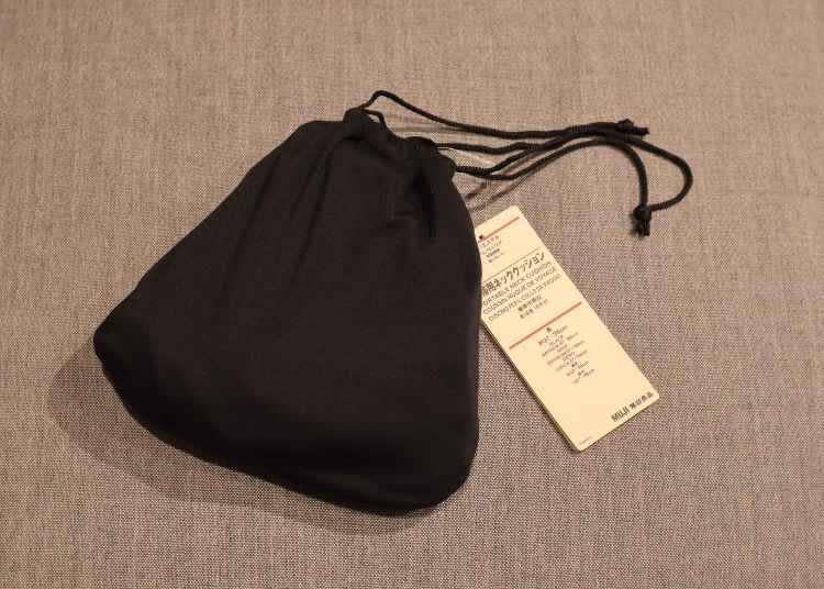 聚酯纖維攜帶用頸枕（含稅1490日圓）
