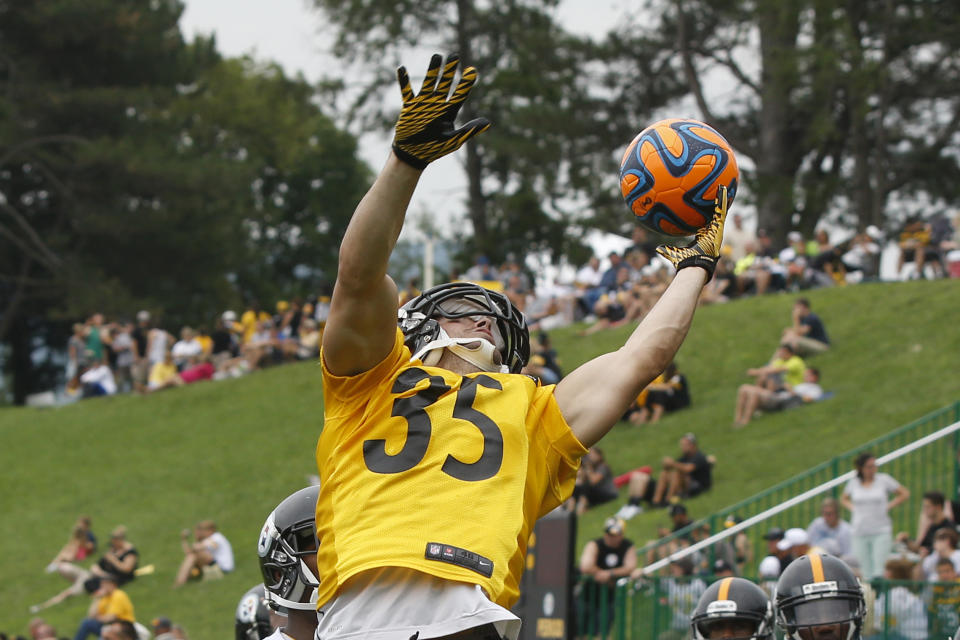 Pittsburgh Steelers defensive back Ross Ventrone (35) leaps for a ball during special teams drills during practice at NFL football training camp in Latrobe, Pa., Sunday, July 27, 2014. (AP Photo/Keith Srakocic)