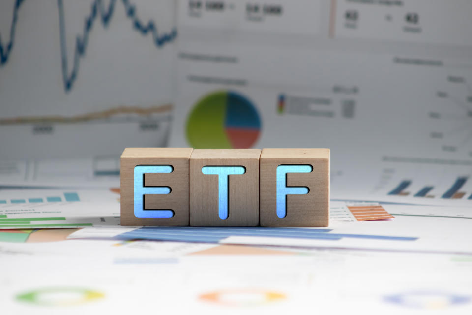 2023年最後一個月台股大盤大漲2.85%，ETF人氣也持續火熱。示意圖／Getty Images