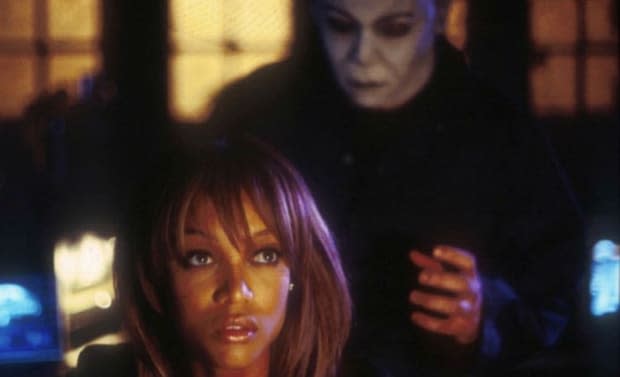 Michael Myers preys on <a href="https://parade.com/1098423/mikebloom/tyra-banks/" rel="nofollow noopener" target="_blank" data-ylk="slk:Tyra Banks;elm:context_link;itc:0;sec:content-canvas" class="link ">Tyra Banks</a> in "Halloween: Resurrection."<p>Dimension Films</p>